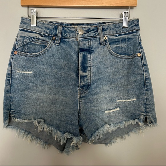 Free People We The Free Distressed Curvy Jean Shorts - Picture 1 of 4